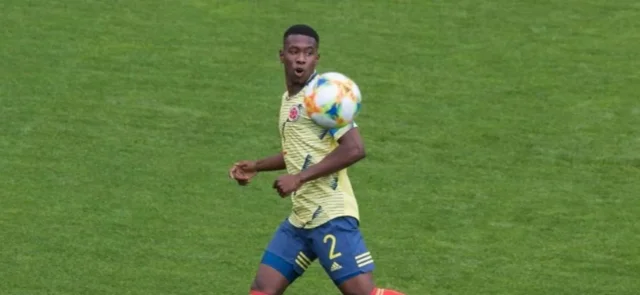 Carlos Cuesta, defensa de Colombia/ AFP