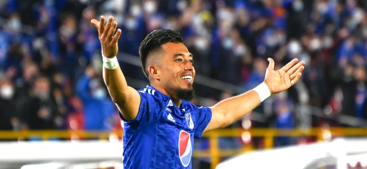 Fernando Uribe celebra el triunfo sobre Patriotas / Foto VizzorImage