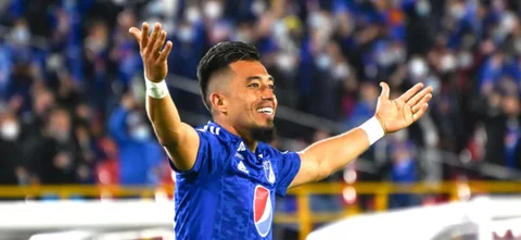 Fernando Uribe celebra el triunfo sobre Patriotas / Foto VizzorImage