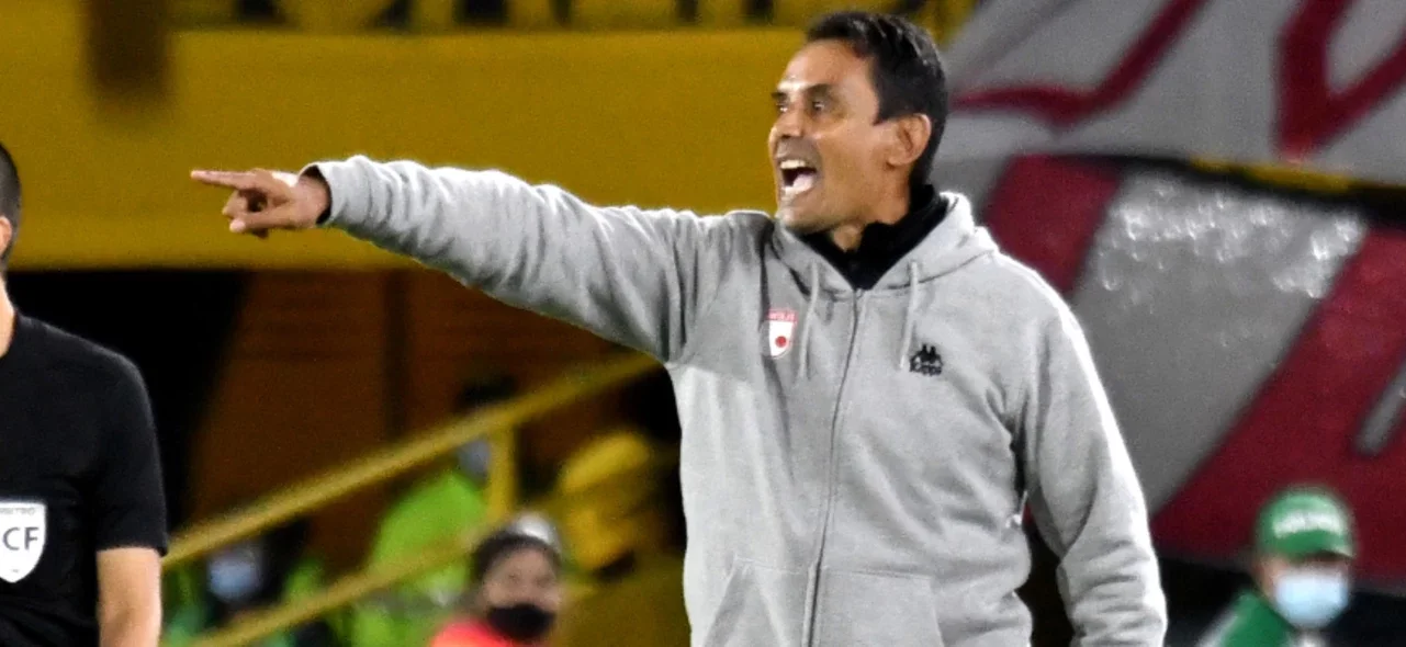 Habla Grigori Méndez, DT de Santa Fe. Foto: VizzorImage / Luis Ramirez