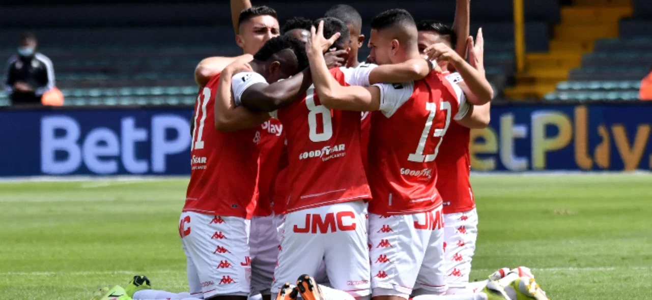 Santa Fe derrotó 3-1 a Envigado en la Liga BetPlay. Foto: VizzorImage / Luis Ramirez