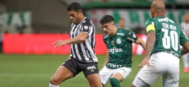 Hulk fue titular en Mineiro/ AFP