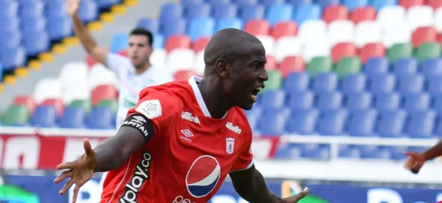 Adrián Ramos celebrando con América / Foto VizzorImage