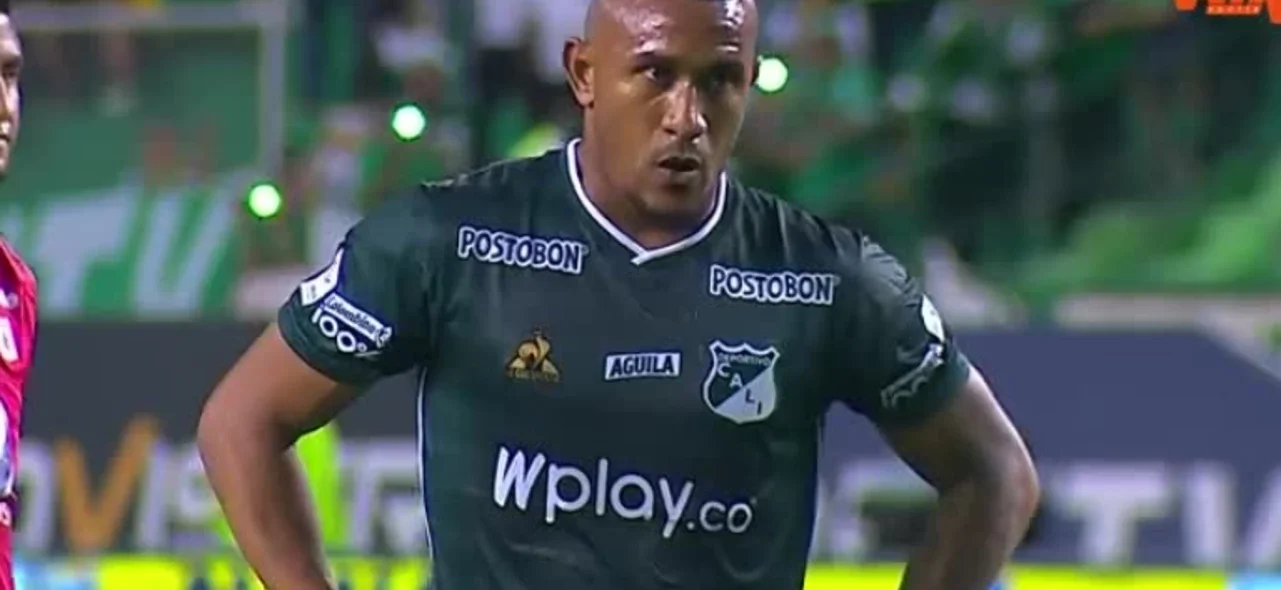 Ángelo Rodríguez falló penal frente a América.