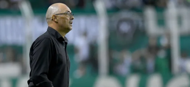 Alfredo Arias no seguirá al frente de Deportivo Cali. / Foto: VizzorImage / Nelson Ríos