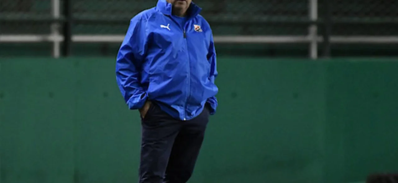 Hernán Darío Gómez dejó de ser técnico de Medellín. / Foto: VizzorImage - Gabriel Aponte
