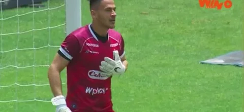 José Huber Escobar tuvo una destacada atajada frente a Bucaramanga.