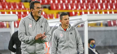 Habla Grigori Méndez, técnico de Santa Fe / Foto: VizzorImage / Samuel Norato