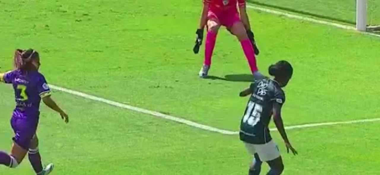 Linda Caicedo tuvo la primera llegada para Deportivo Cali.