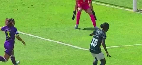 Linda Caicedo tuvo la primera llegada para Deportivo Cali.