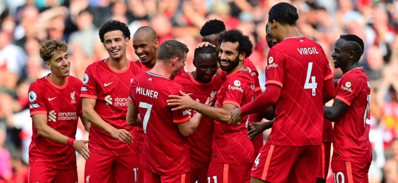 Liverpool goleó y sigue invicto en la Premier League / AFP