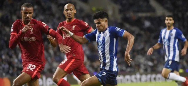 Díaz enfrentando a Liverpool / Foto AFP