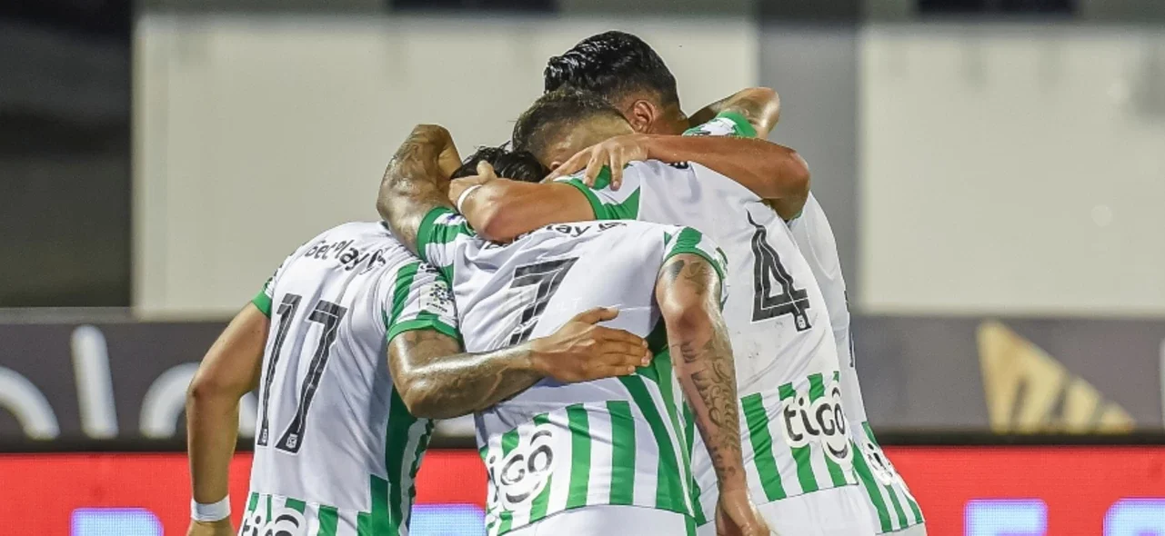 Nacional celebra el triunfo sobre Alianza Petrolera / Foto VizzorImage
