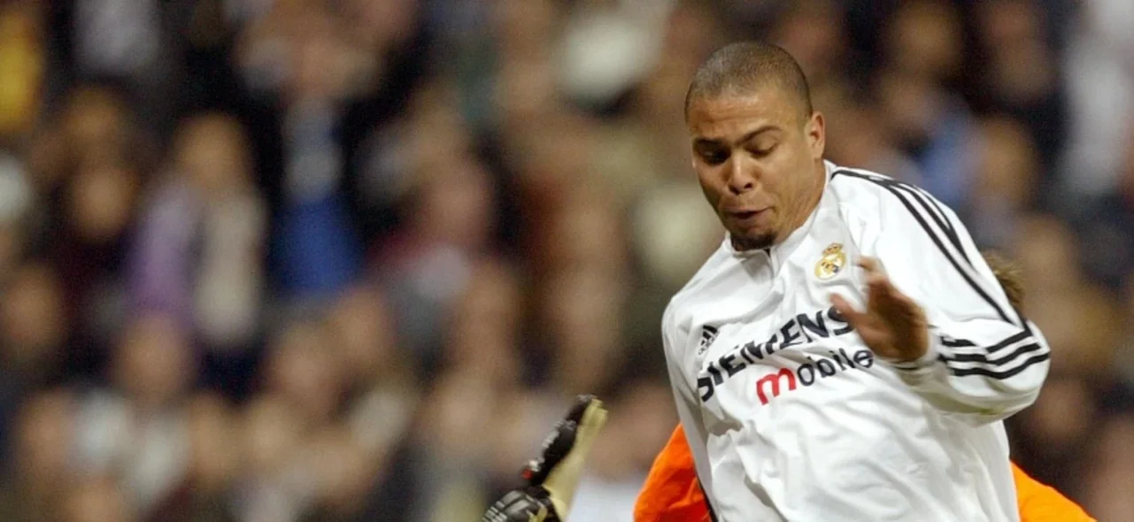 Ronaldo Nazario contra Valencia en 2004 / Foto AFP