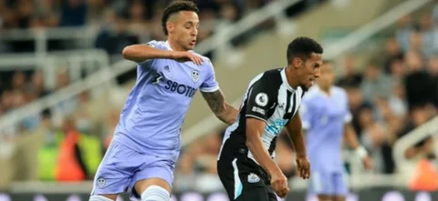 Newcastle y Leeds están peleando por no descender/ AFP