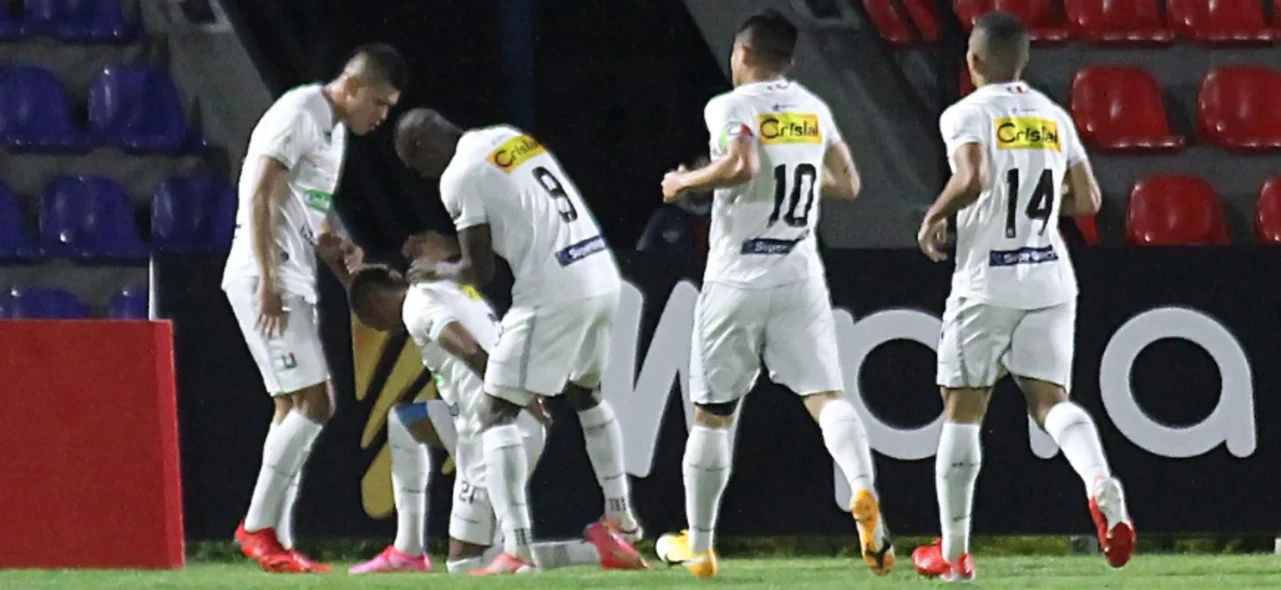 Once Caldas celebró frente a Pasto | Foto: VizzorImage / Leonardo Castro