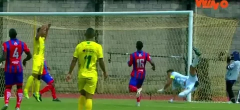 Ramiro Sánchez protagonizó una gran atajada en el partido frente a Leones.