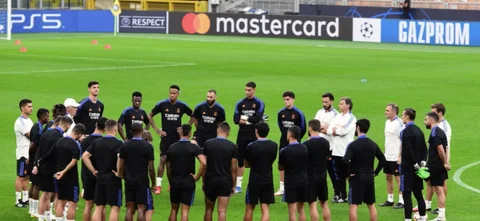 Real Madrid en una charla previa a juego de Champions / Foto AFP