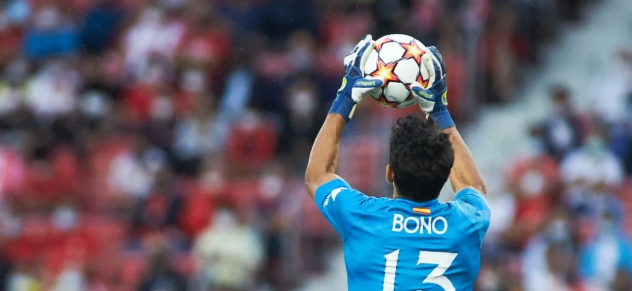 Bono fue protagonista en el empate de Sevilla / AFP