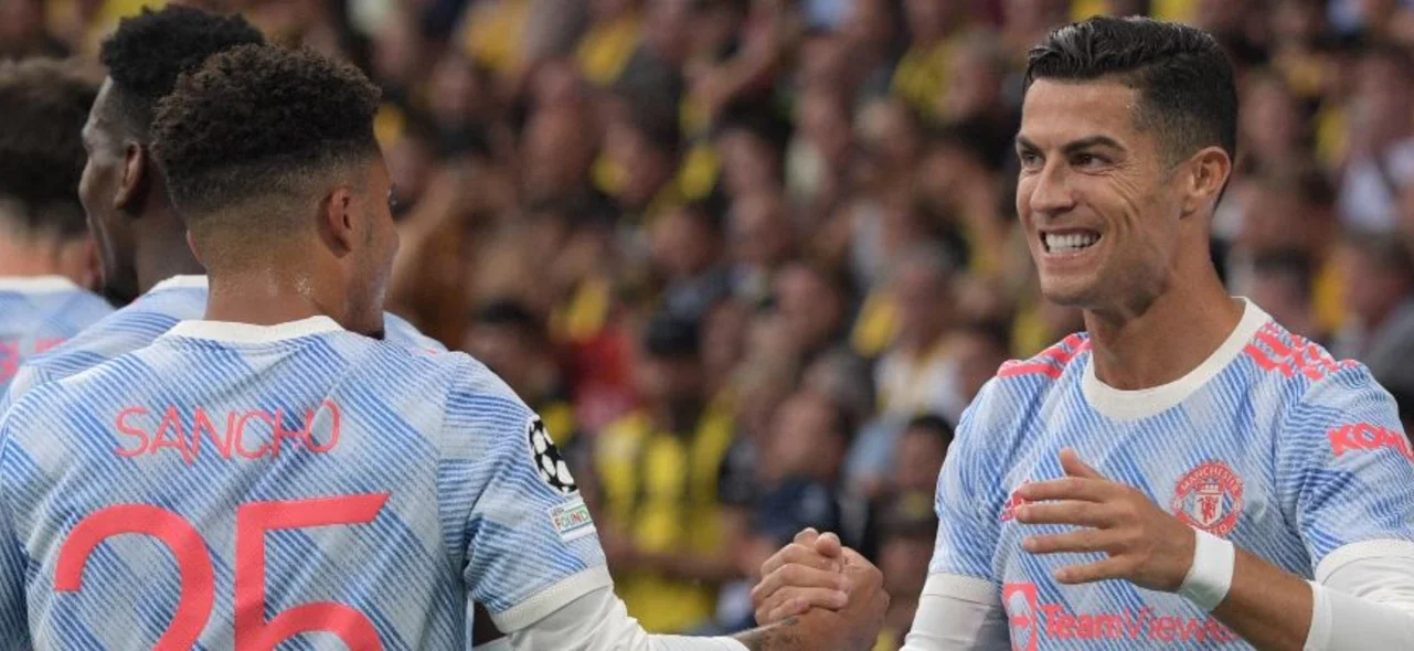 Manchester United busca defender su liderato en la Premier League / AFP
