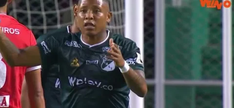 Jhon Vásquez perdonó frente a la portería de América.