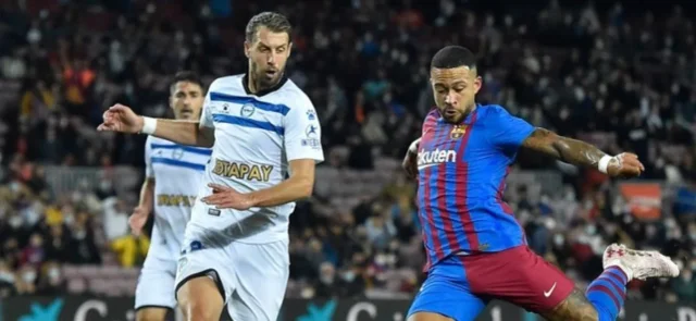 Depay marcó el gol de Barcelona/ AFP