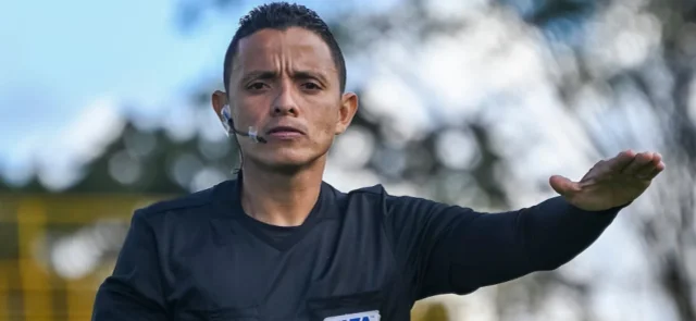 Bismark Santiago será el central del Cali vs. Nacional. / Foto: VizzorImage - Samuel Norato