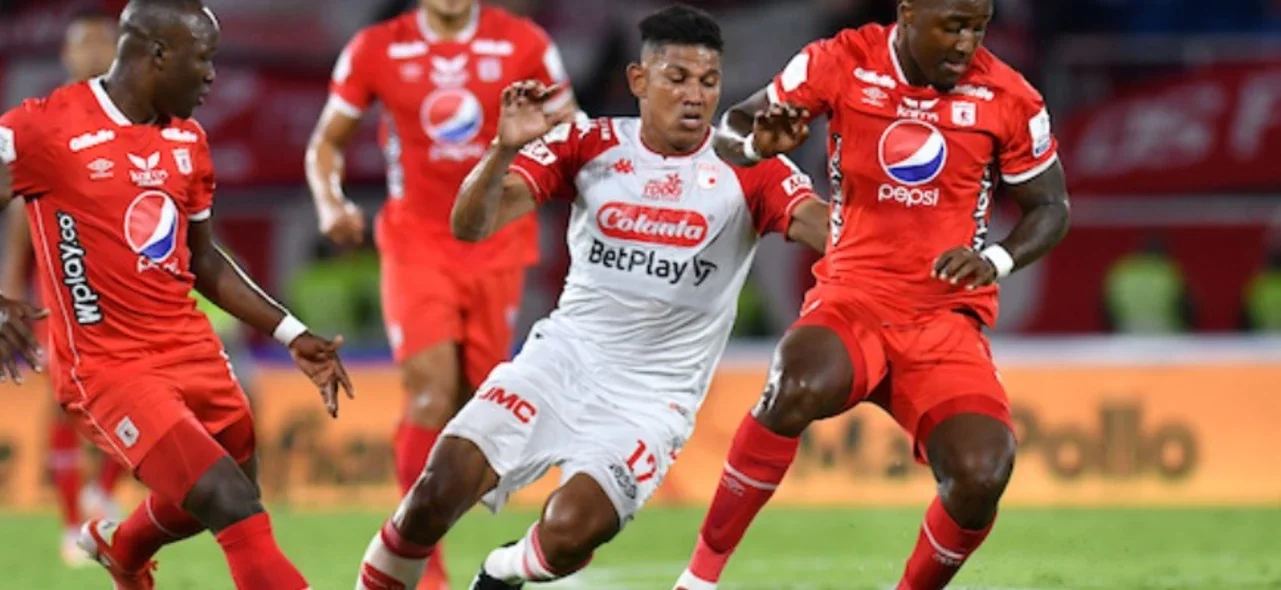 Alexander Mejía, volante de Santa Fe/ Vizzorimage