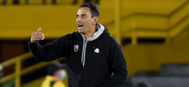 Grigori Méndez, técnico de Santa Fe. / Foto: VizzorImage