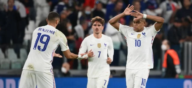 Mbappe y Benzema marcaron en la remontada de Francia. / Foto: AFP