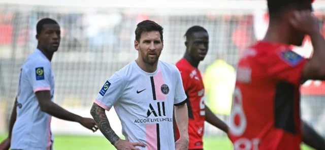 Messi se lamenta tras la derrota ante Rennes / Foto AFP