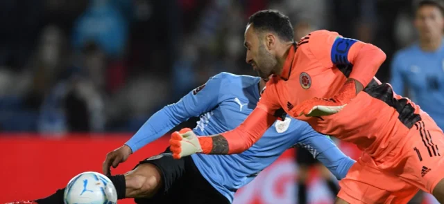 David Ospina se destacó en el primer tiempo frente a Uruguay. / Foto: AFP