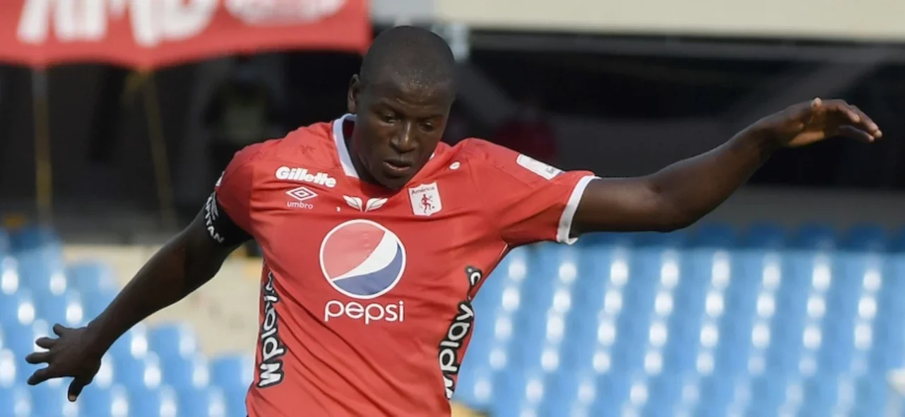 Adrián Ramos, delantero de América. / Foto: VizzorImage - Gabriel Aponte