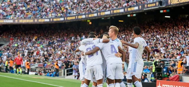 Real Madrid celebrando el triunfo sobre Barcelona / Foto AFP