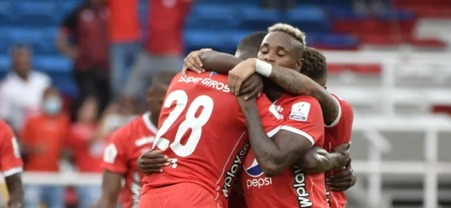América celebra ante Deportivo Cali / Foto VizzorImage