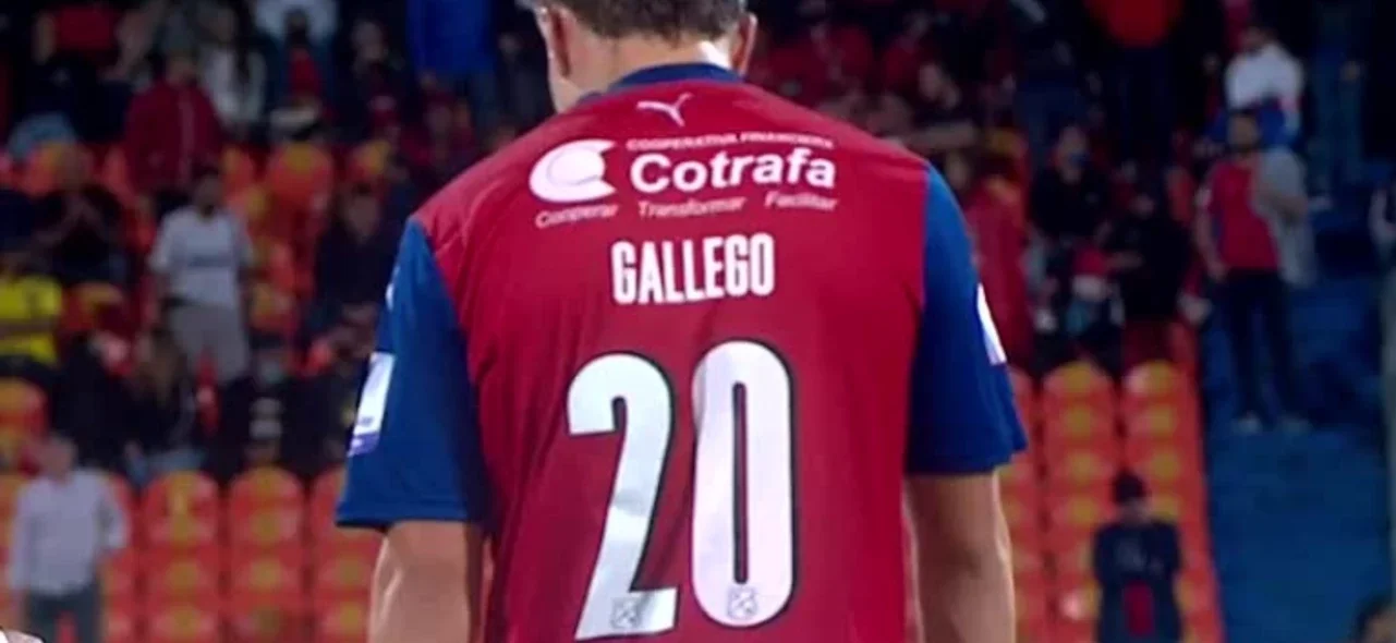 Gallego marcó, pero la jugada de gol fue anulada.