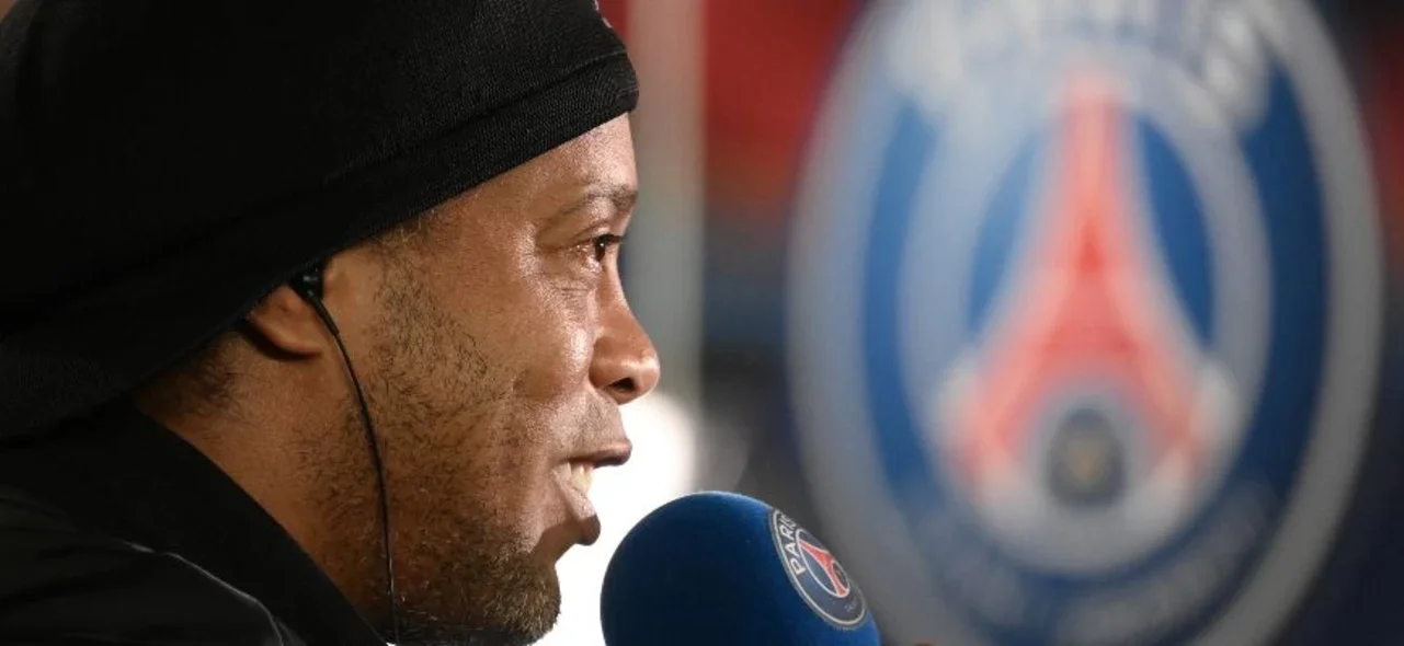 Ronaldinho expresó su cariño por PSG / AFP