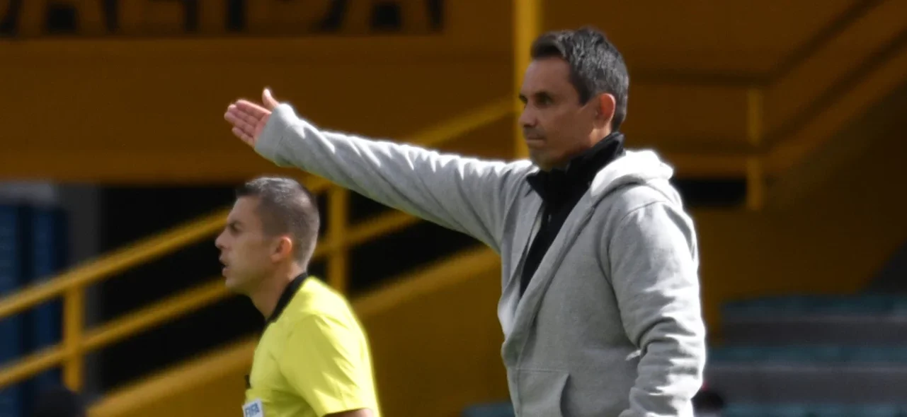 Habla Grigori Méndez, DT de Independiente Santa Fe. Foto: VizzorImage / Luis Ramirez