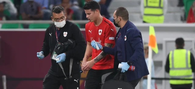 James sufrió un hematoma en la costilla derecha / AFP
