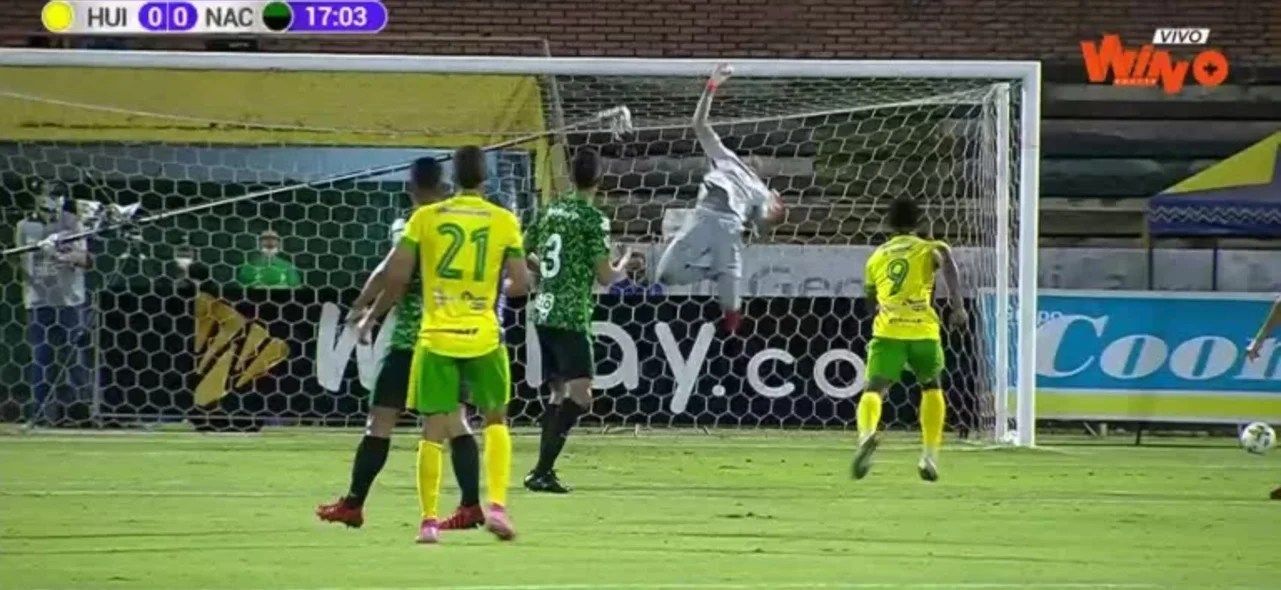 Kevin Mier protagonizó una notable atajada frente a Huila.