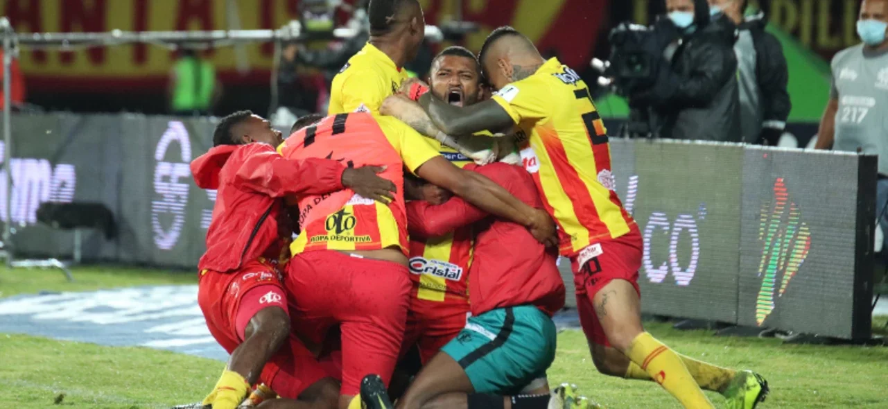 Pereira y Bucaramanga empataron 1-1. Foto: VizzorImage / Pablo Bohorquez