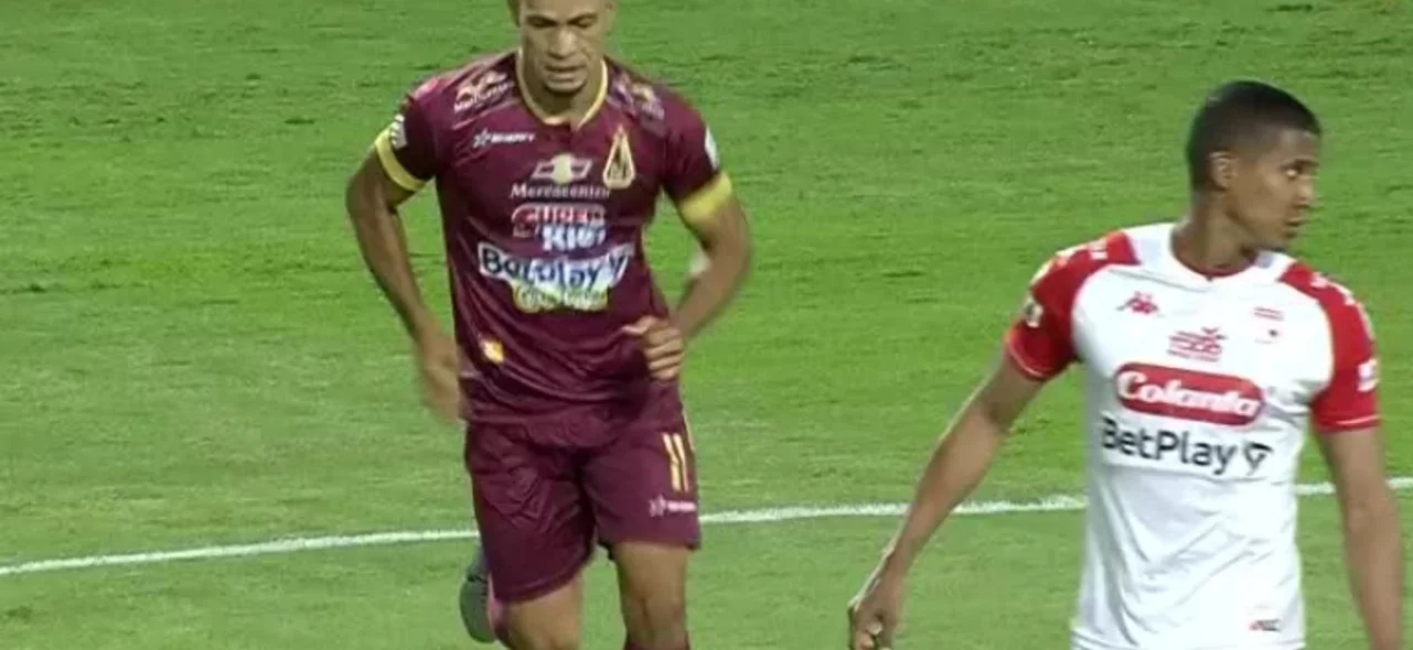 Anderson Plata falló frente a la portería de Santa Fe.