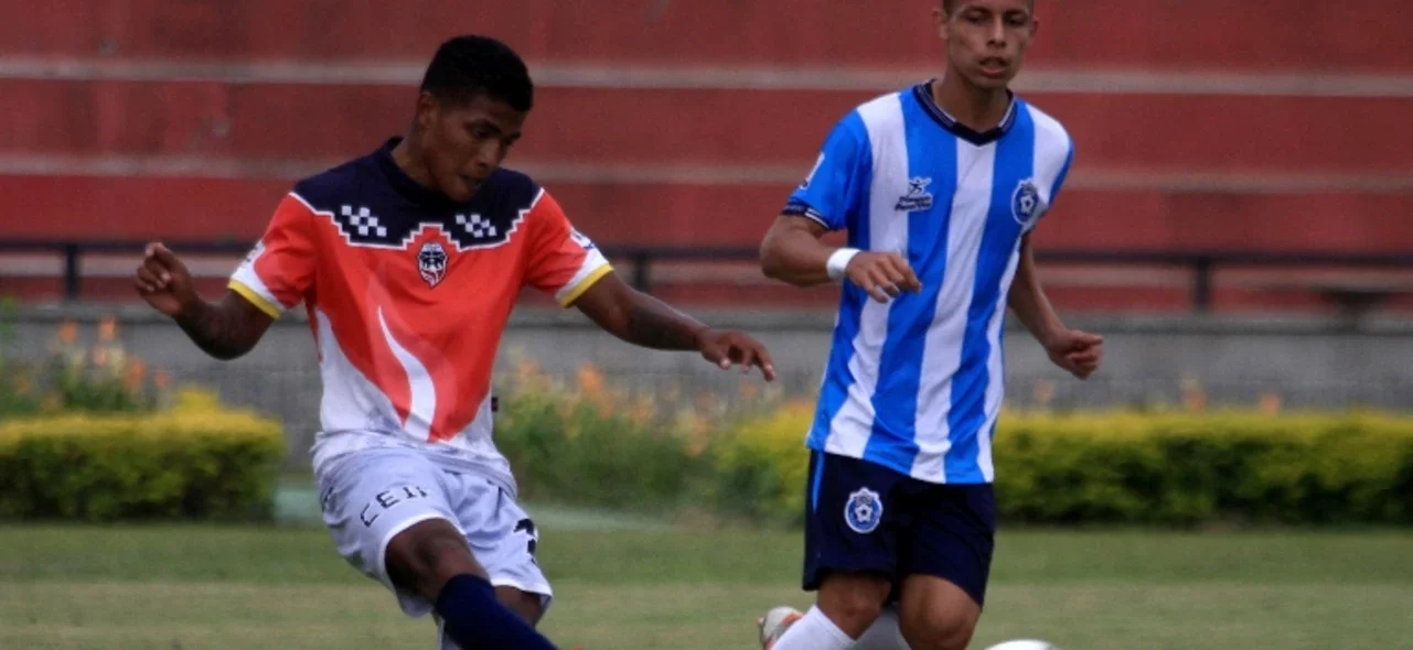 Real Santander y Fortaleza empataron 1-1. Foto: VizzorImage / Jaime Moreno