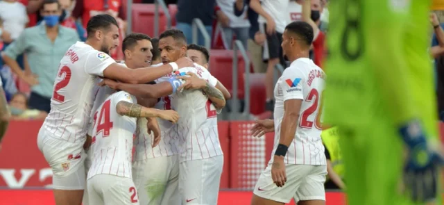 Sevilla celebra un nuevo triunfo en LaLiga / Foto AFP