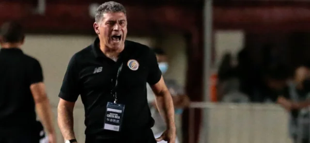 Luis Fernando Suárez, técnico de Costa Rica / AFP