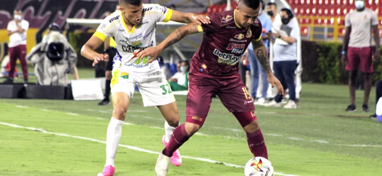 Tolima se impuso 1-0 frente a Huila. / Foto: VizzorImage - Juan Torres