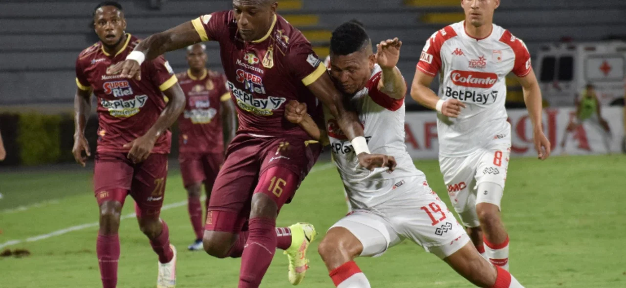 Tolima y Santa Fe empataron sin goles en Ibagué. Foto: VizzorImage / Joan Orjuela