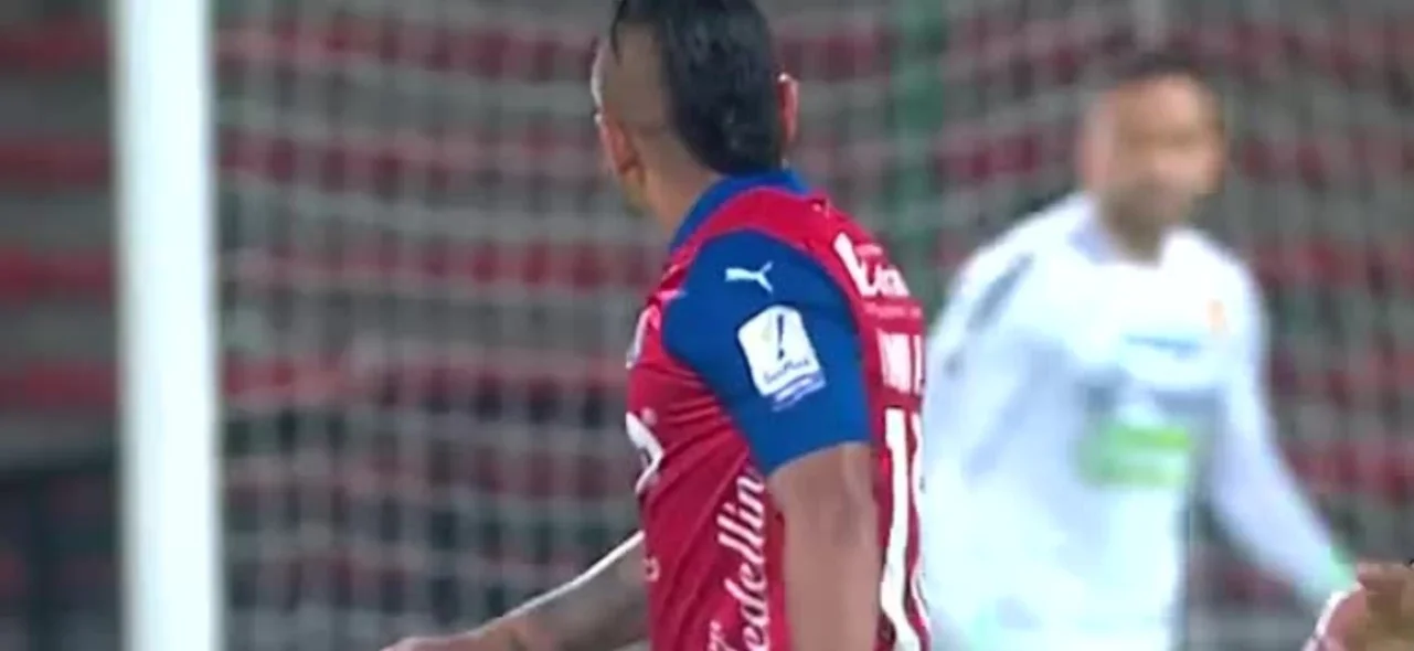 Vladimir falló una clara oportunidad a los 14 segundos.