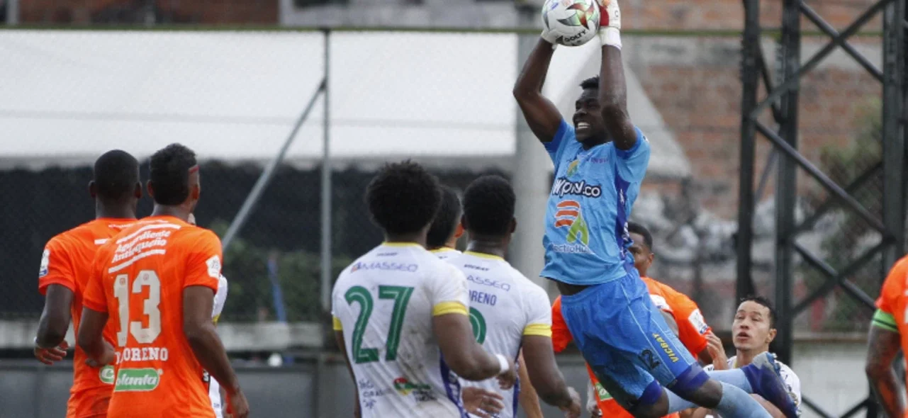 Huila ganó por la mínima diferencia y dejo a Envigado fuera de los 8