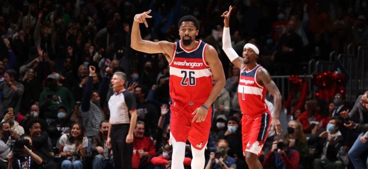 Wizards superó a Heat 103-100 / AFP